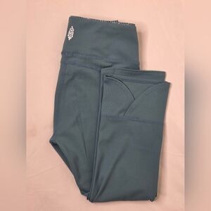 Free People Sizw XS Movement In Teal  Cropped Leggings Inseam:17"inch